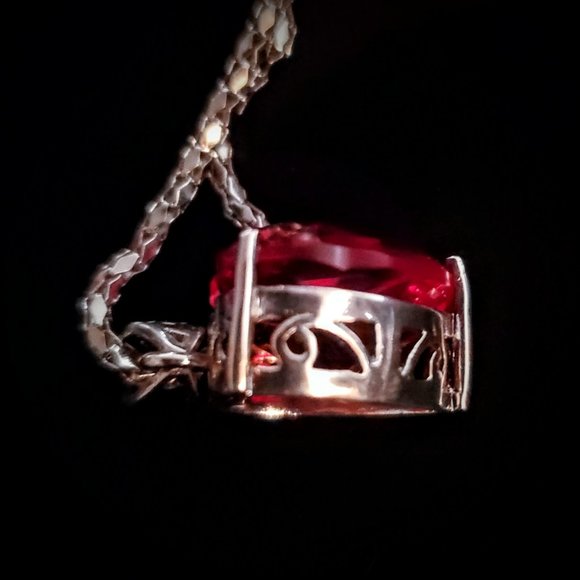 Stunning Ruby Red Glass Heart On 925 Marked Basket Setting - Picture 10 of 14